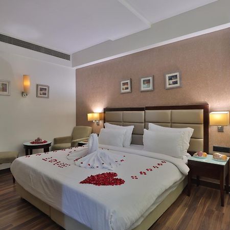 Krios Hotel - Near Sg Highway, アーメダバード エクステリア 写真