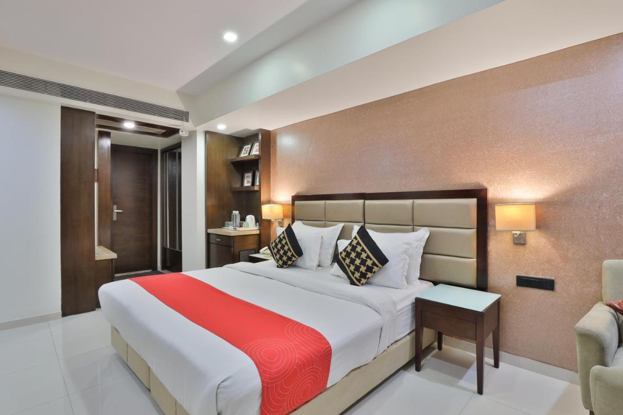 Krios Hotel - Near Sg Highway, アーメダバード エクステリア 写真