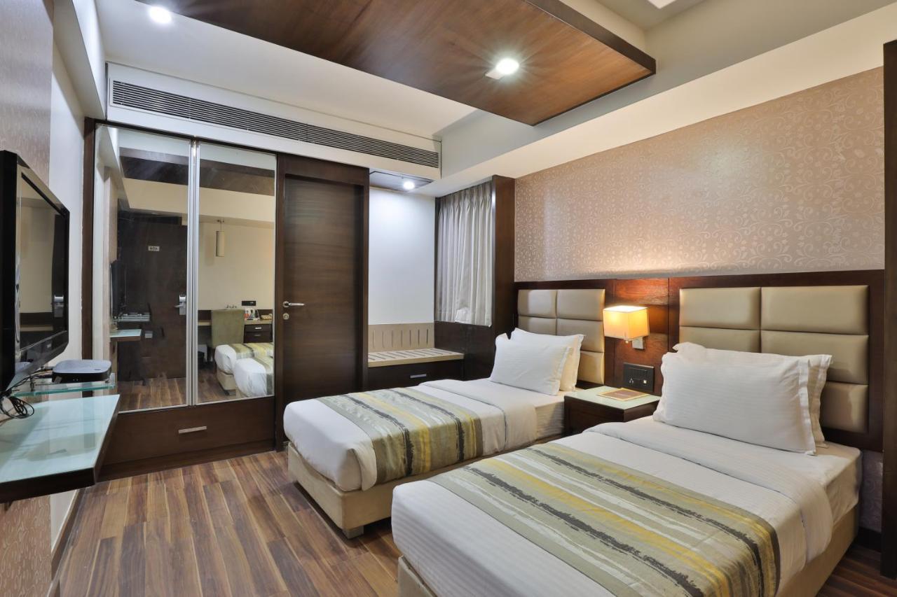 Krios Hotel - Near Sg Highway, アーメダバード エクステリア 写真