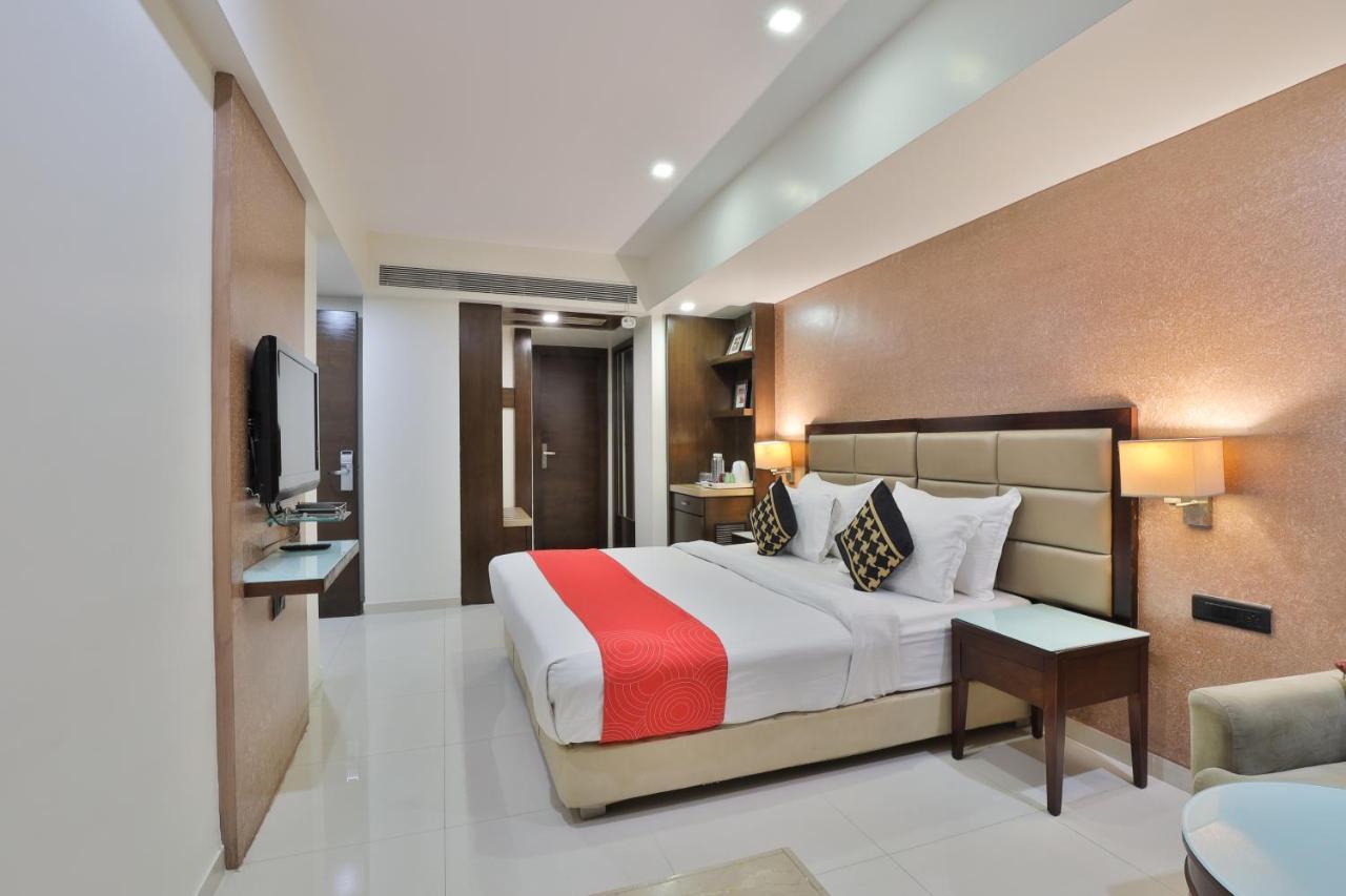 Krios Hotel - Near Sg Highway, アーメダバード エクステリア 写真