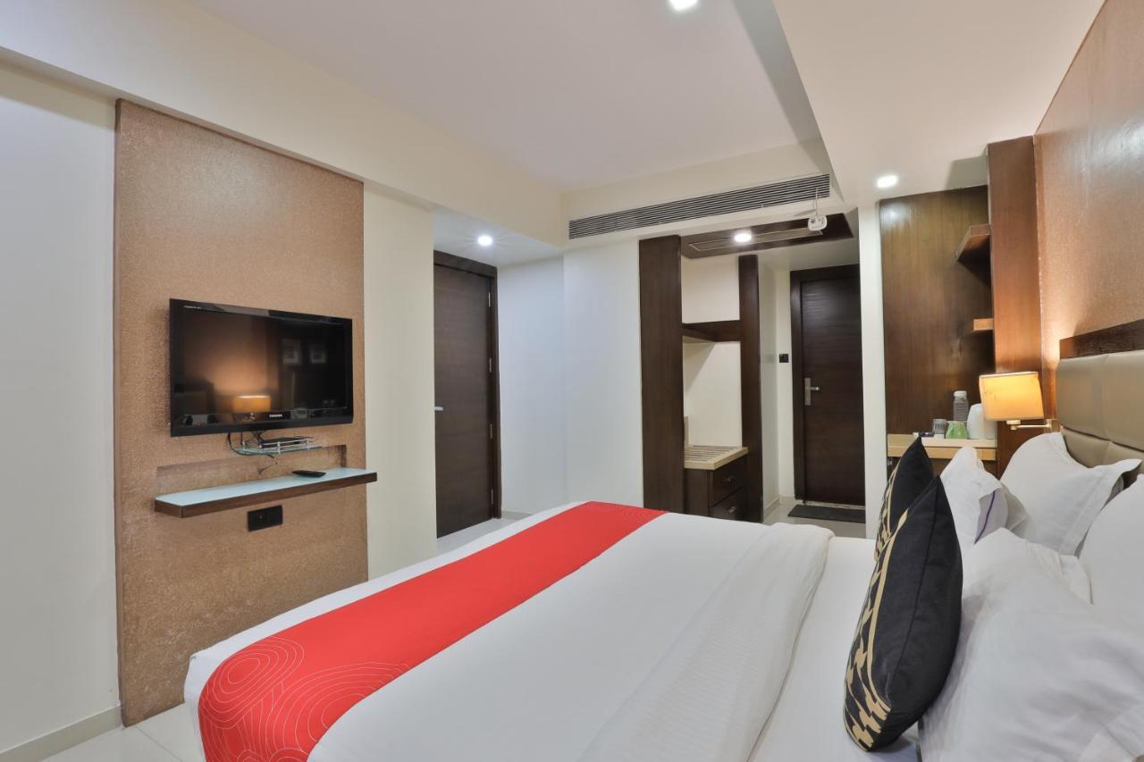 Krios Hotel - Near Sg Highway, アーメダバード エクステリア 写真