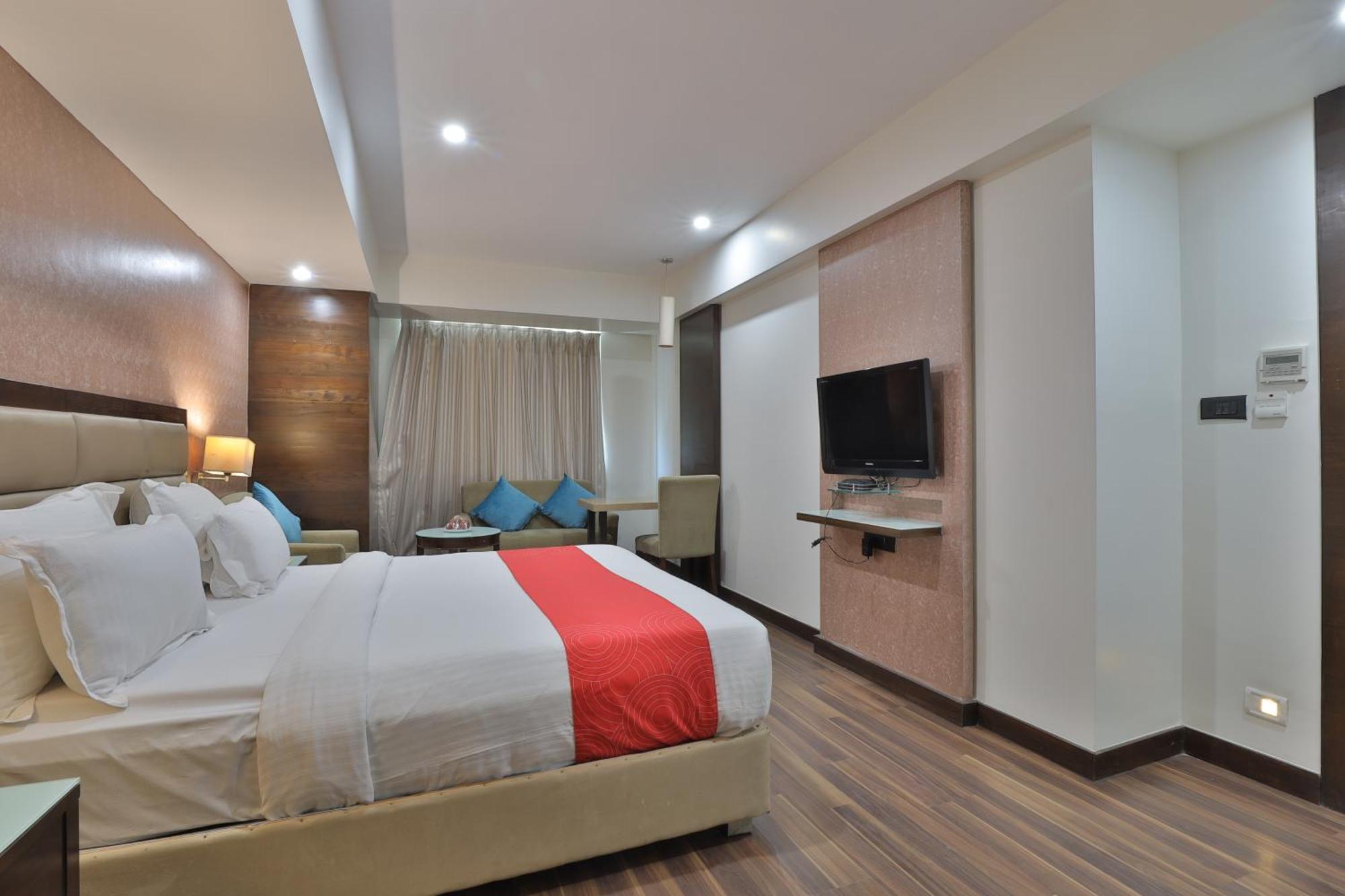 Krios Hotel - Near Sg Highway, アーメダバード エクステリア 写真