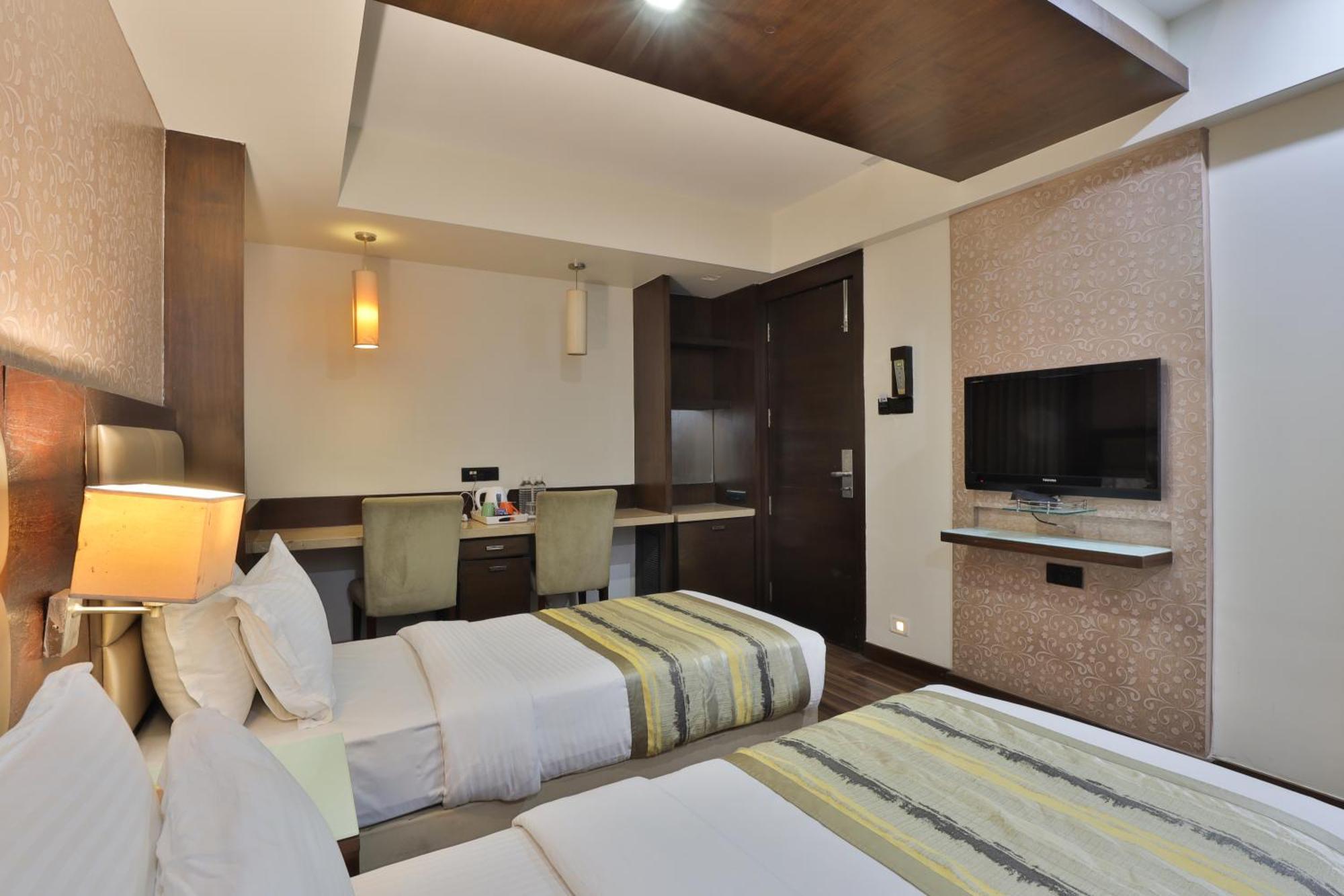Krios Hotel - Near Sg Highway, アーメダバード エクステリア 写真