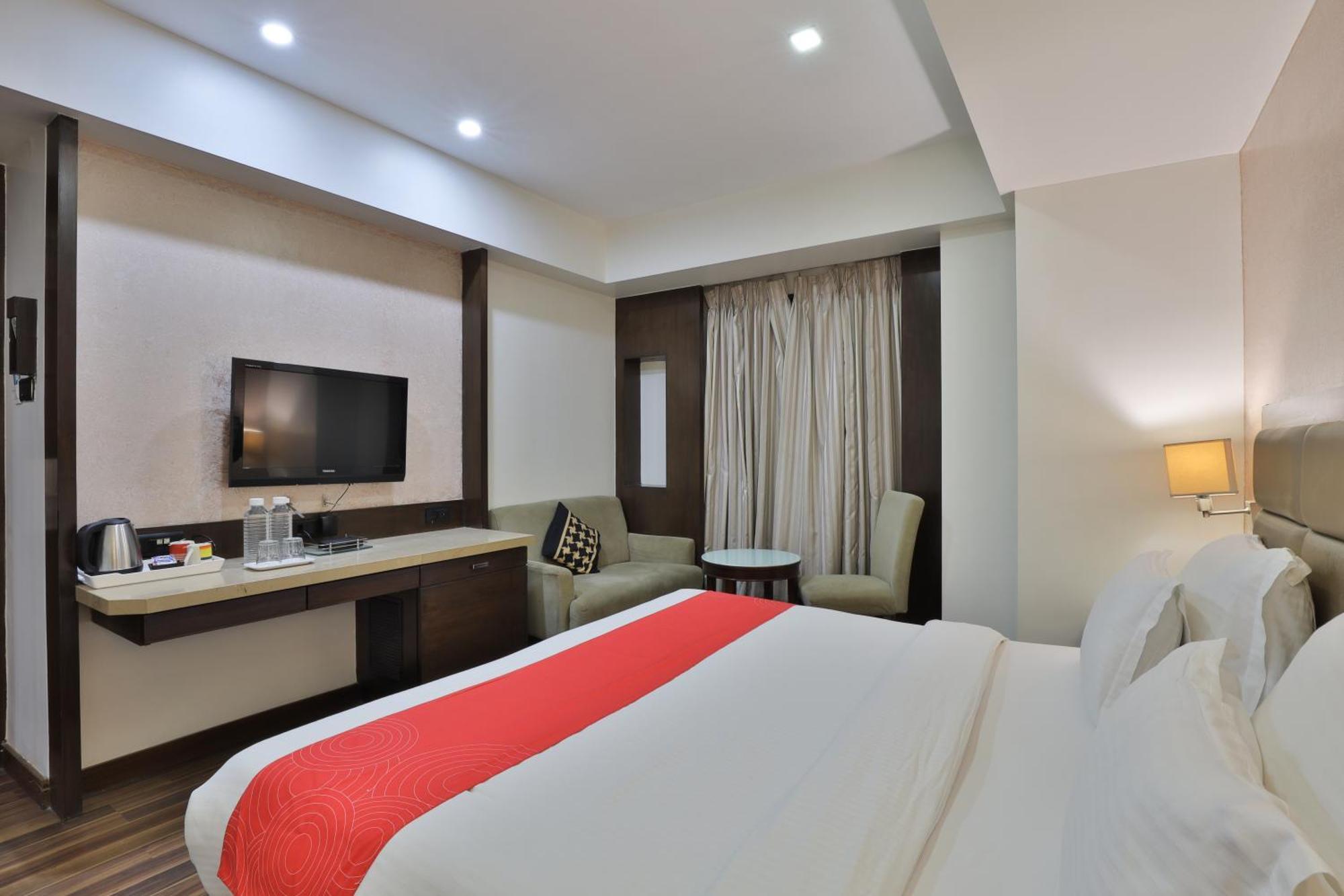 Krios Hotel - Near Sg Highway, アーメダバード エクステリア 写真
