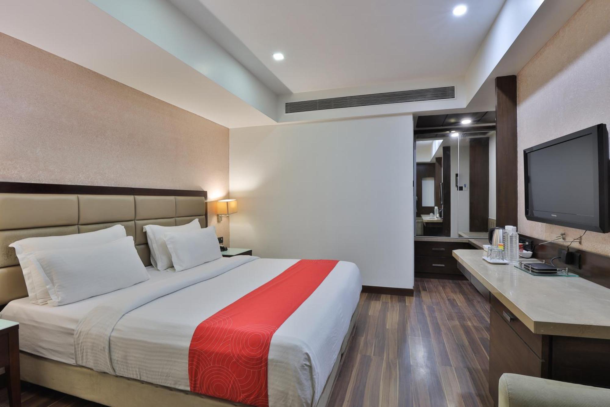 Krios Hotel - Near Sg Highway, アーメダバード エクステリア 写真