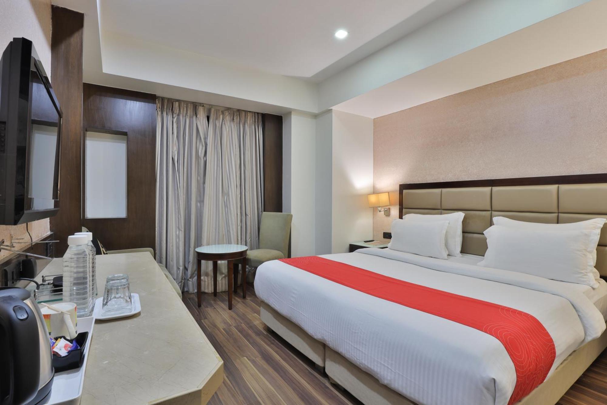 Krios Hotel - Near Sg Highway, アーメダバード エクステリア 写真